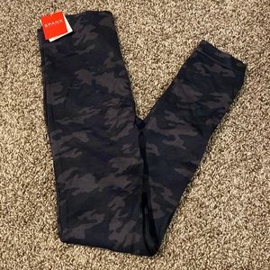 Spandex cameo leggings